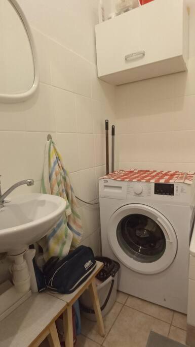 Entire Studio In The City Center Apartament *